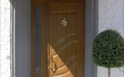Porta d'ingresso di design in legno
