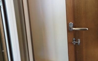 Porta per interni e infissi in alluminio