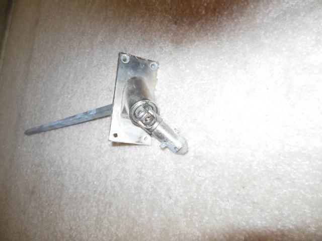 4_Hole_Square_Universal_001.JPG