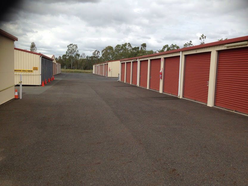johnson road self storage gracemere closed storage units in both sides