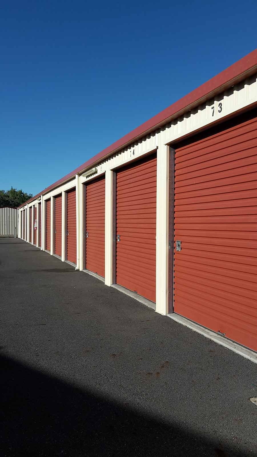 johnson road self storage gracemere side view of storage units