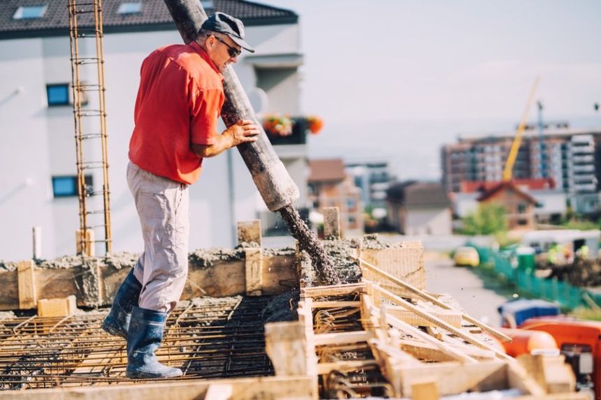 operaio in un cantiere edile