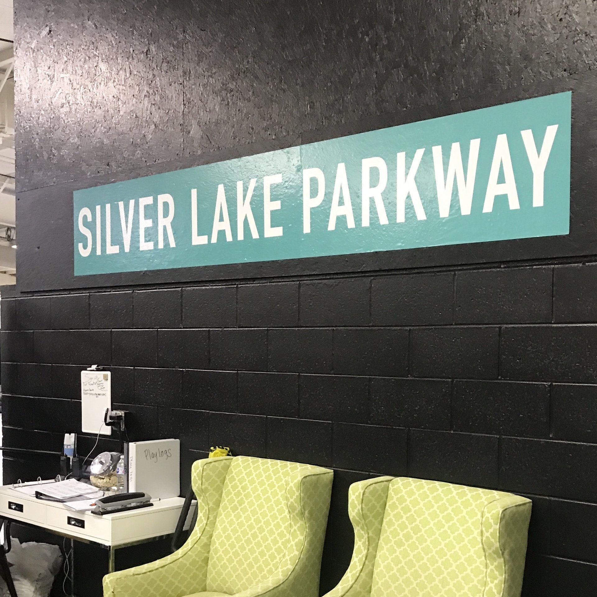 A sign that says silver lake parkway on it