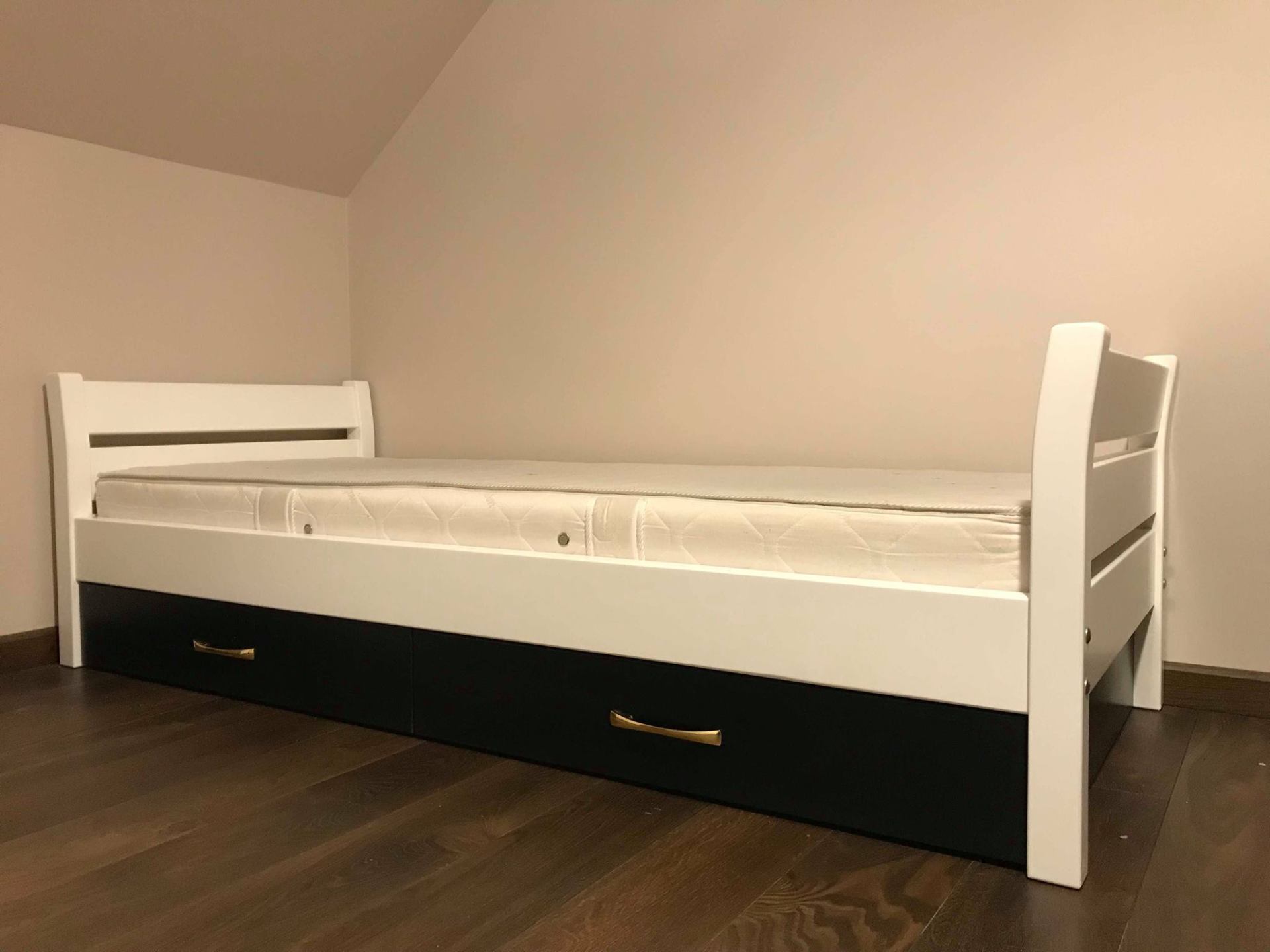 Manufacture of wooden beds
