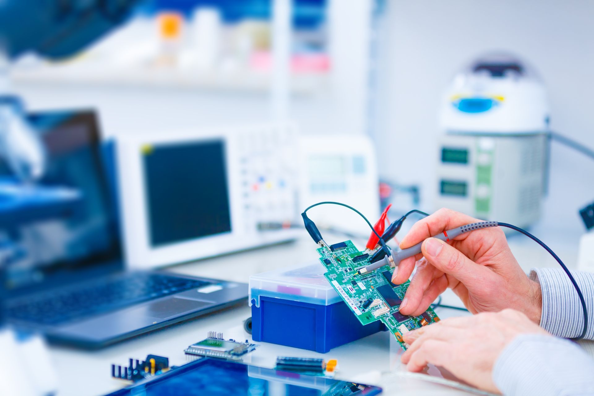 Resinatura di schede elettroniche