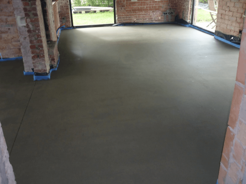Floor screeding