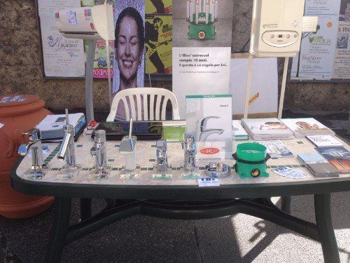 Primo piane dello stand della ditta di idraulica