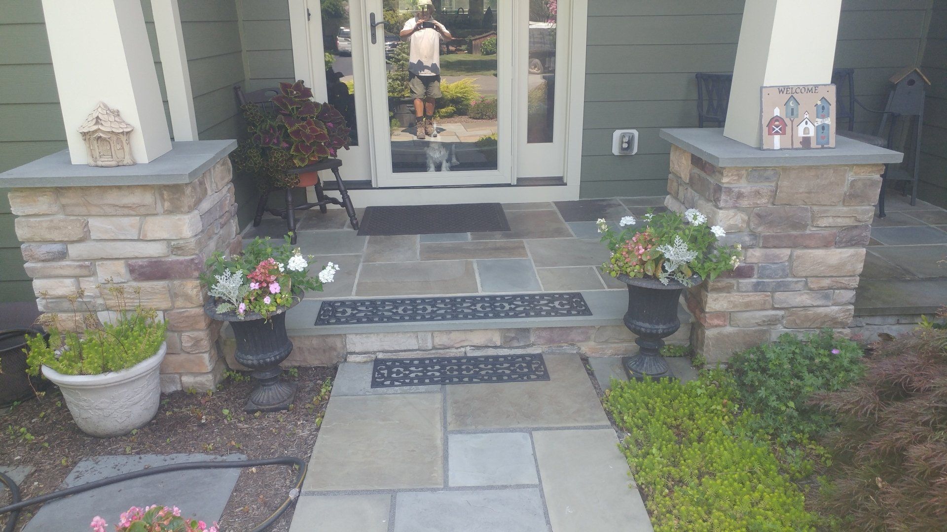 Sedona bristol stone with brown brick border