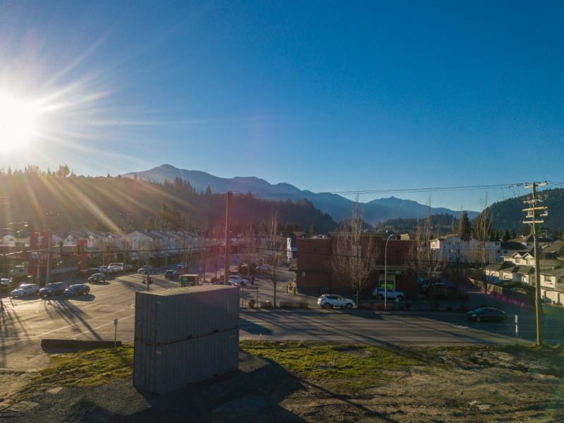 360 degree drone shot of the best mountains views from Skynest Building