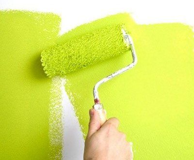 rullo con pittura verde