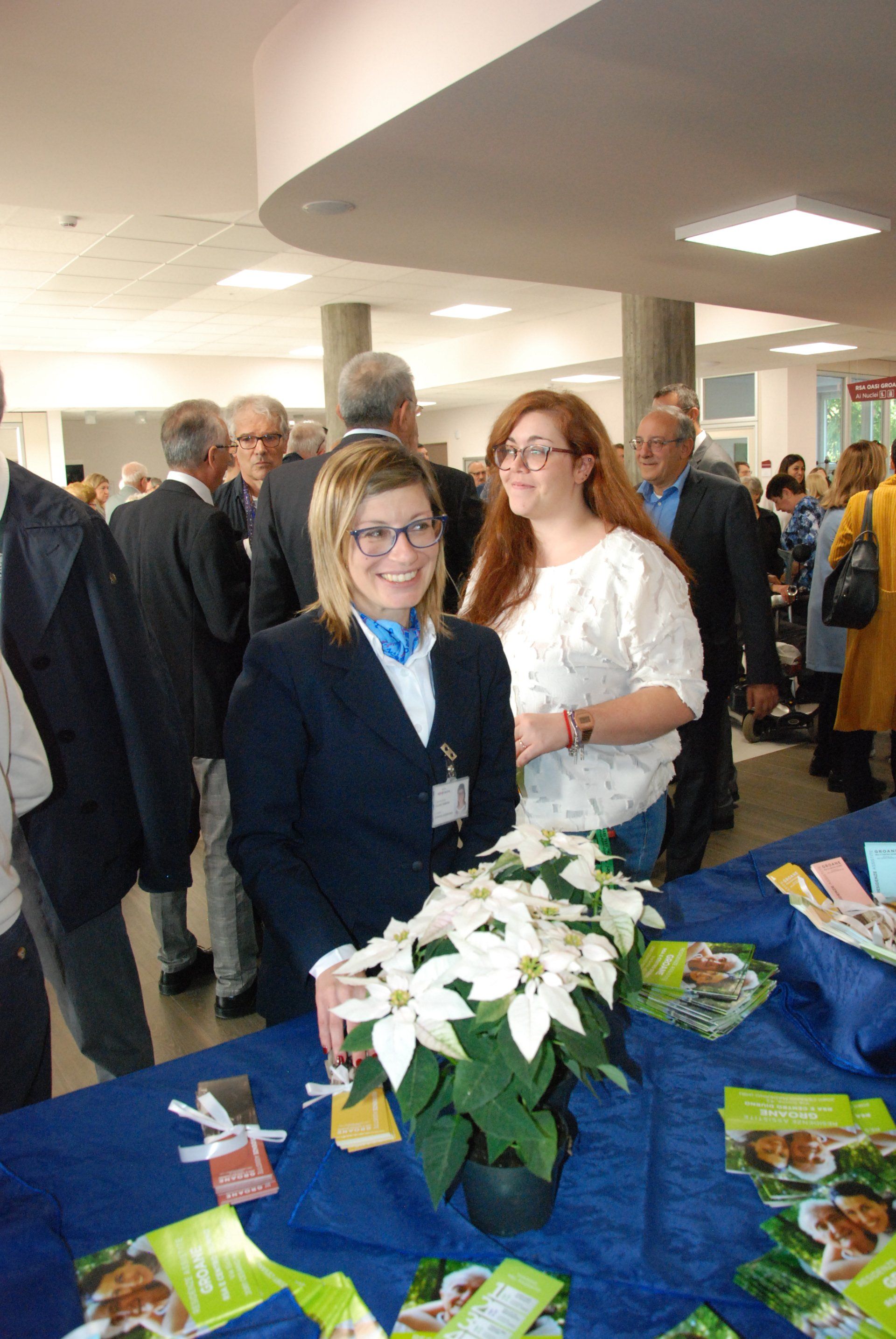 personale nella giornata inaugurale del centro anziani