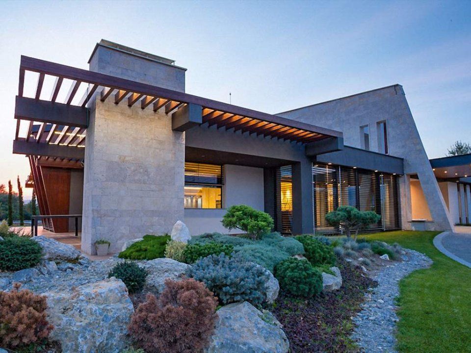 villa con infissi moderni