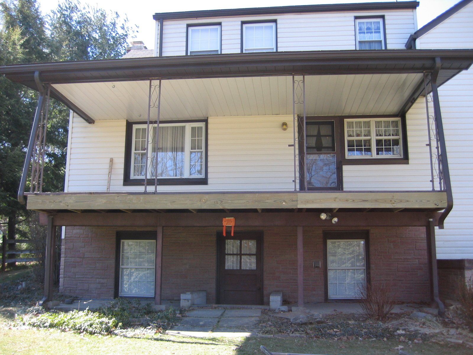 A house with a balcony and a sign that says ' i ' on it
