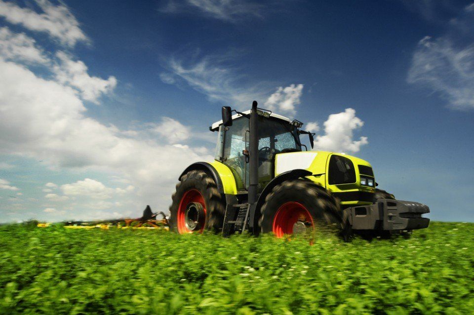 mezzo agricolo in funzione