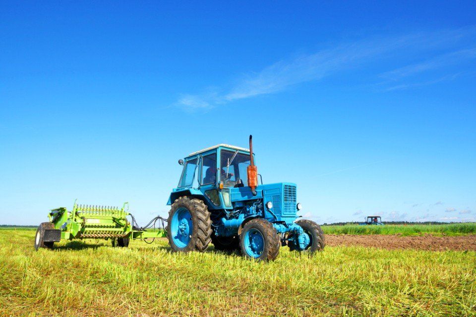 mezzo agricolo azzurro