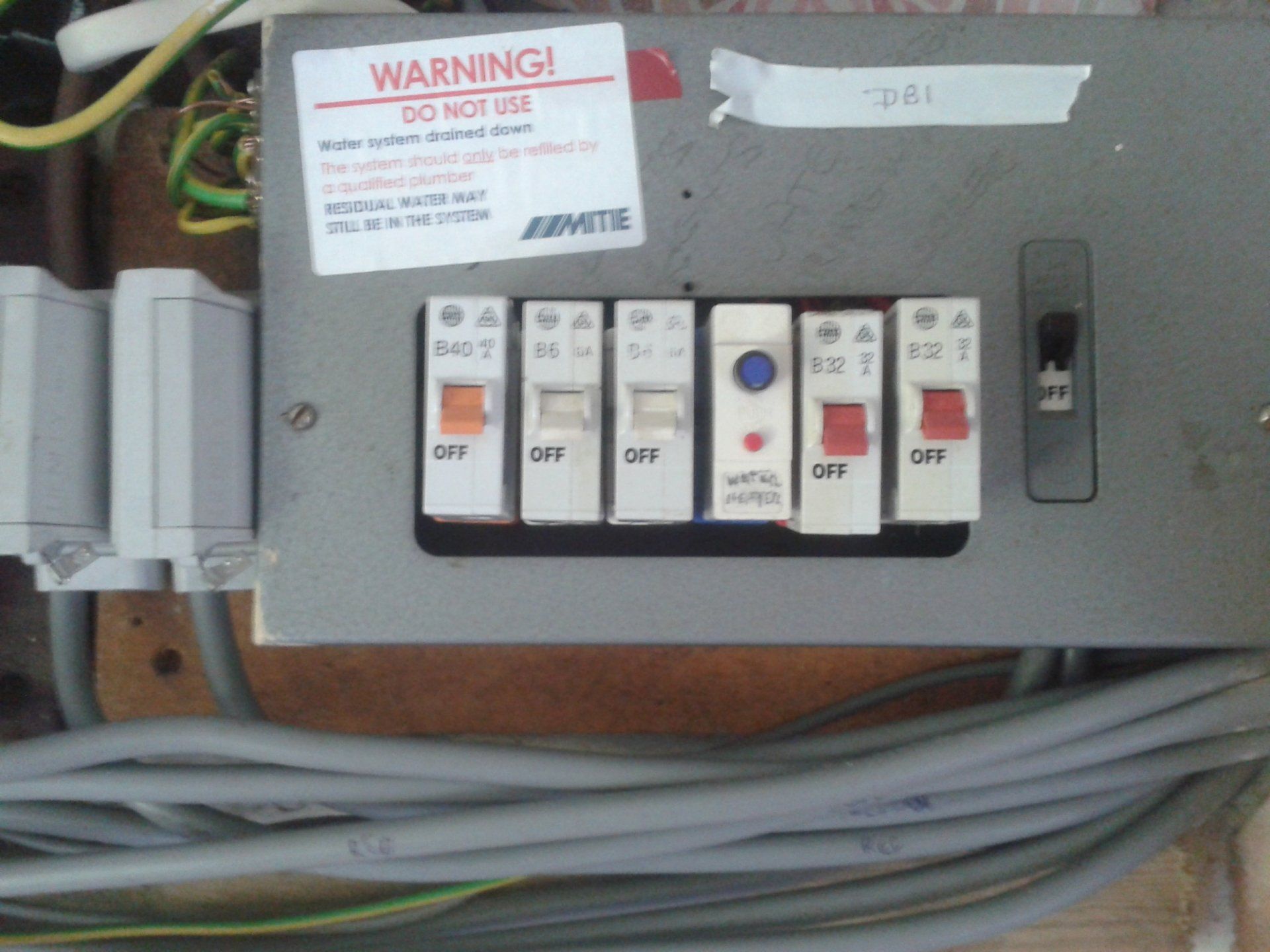 Old mini trip fuseboard no Rcd