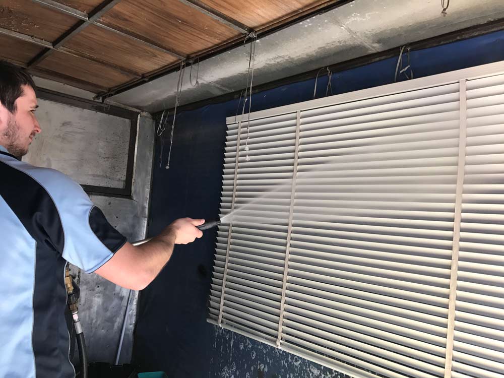 venetian blinds