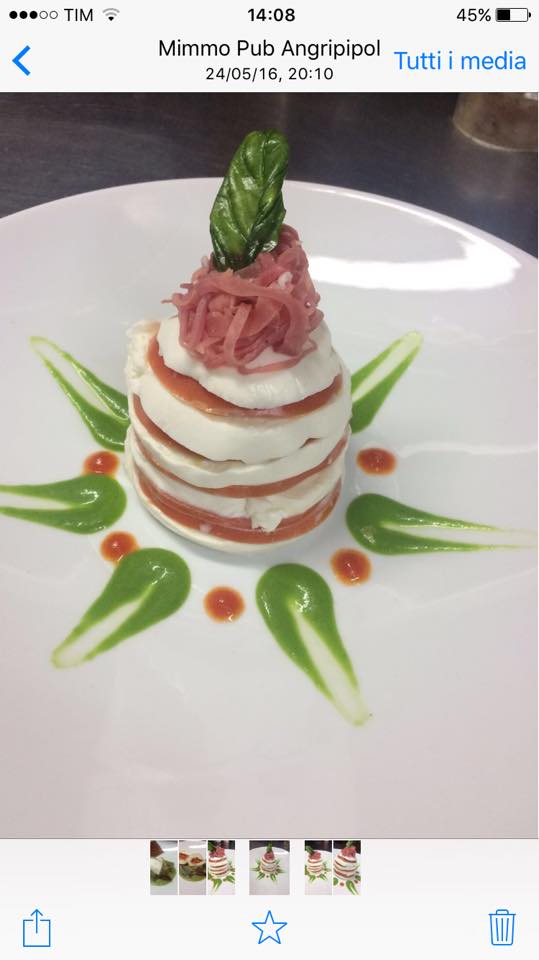 Piatto a base di latticini con decorazioni