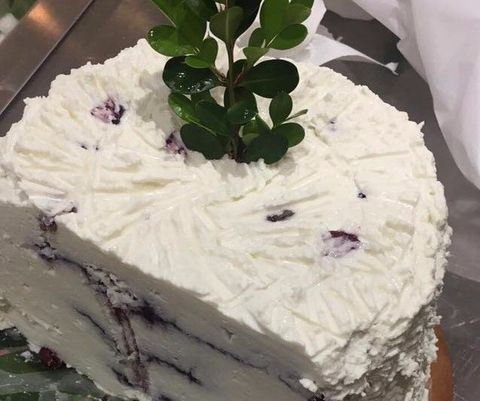 una forma di formaggio fresco