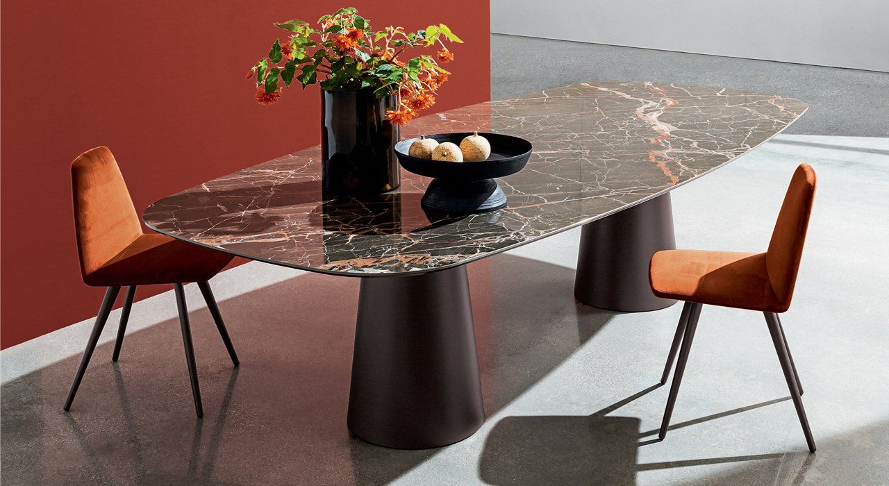 sovet italia Totem Dining Table and Sila Dining Chairs