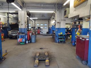 Mechanician changing car wheel - repair in Worcester, MA Mechanician changing car wheel - repair in Worcester, MA