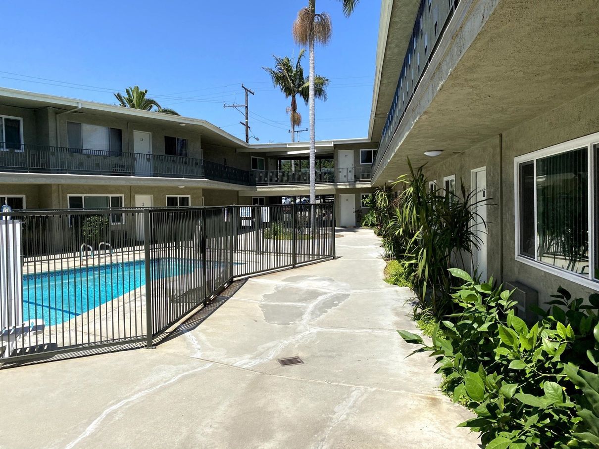 Multifamily apartment building in Inglewood