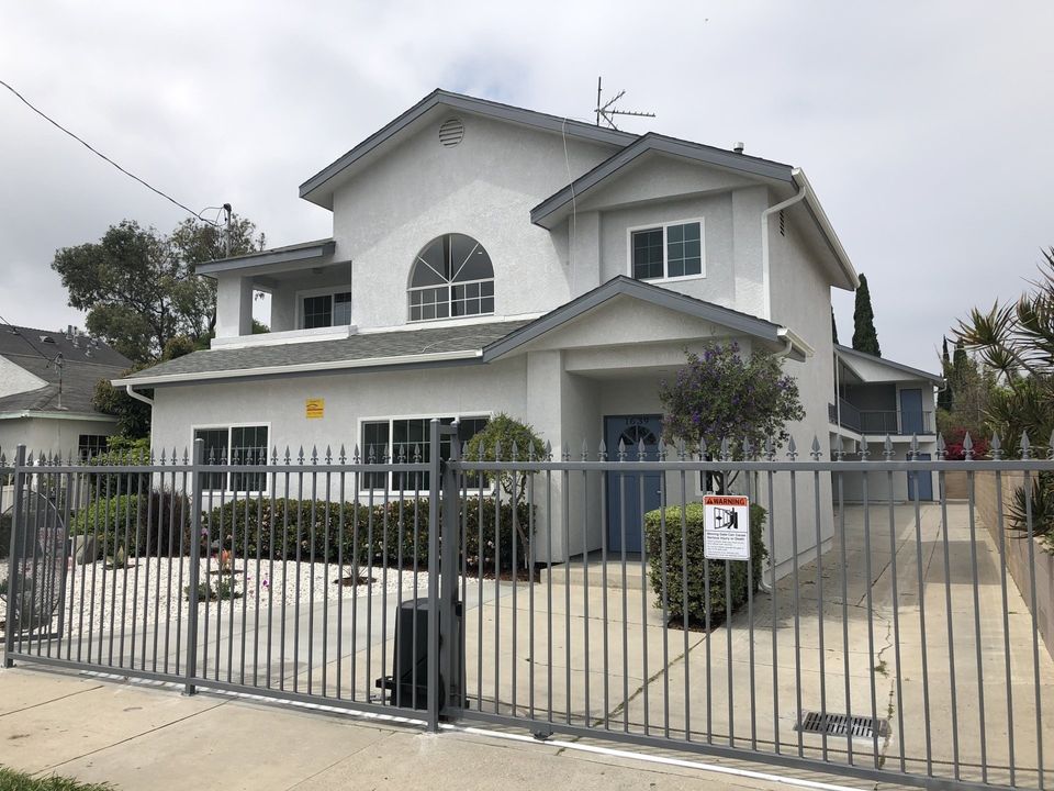 Multifamily apartment building in Torrance