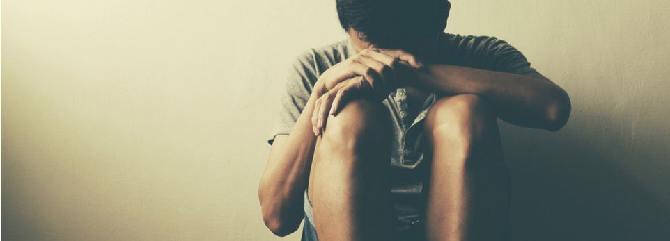 ragazzino triste
