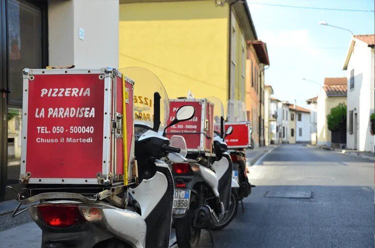 Motorini per consegna pizza