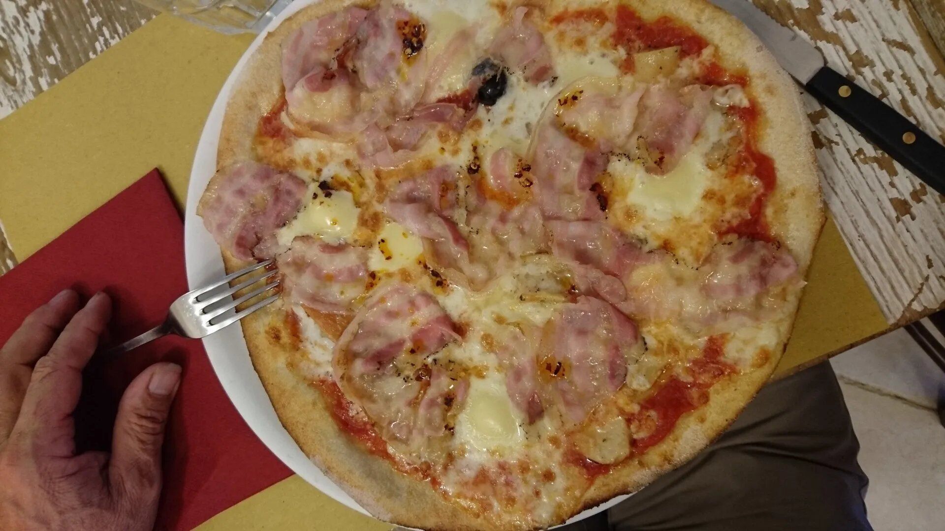 Pizza con prosciutto