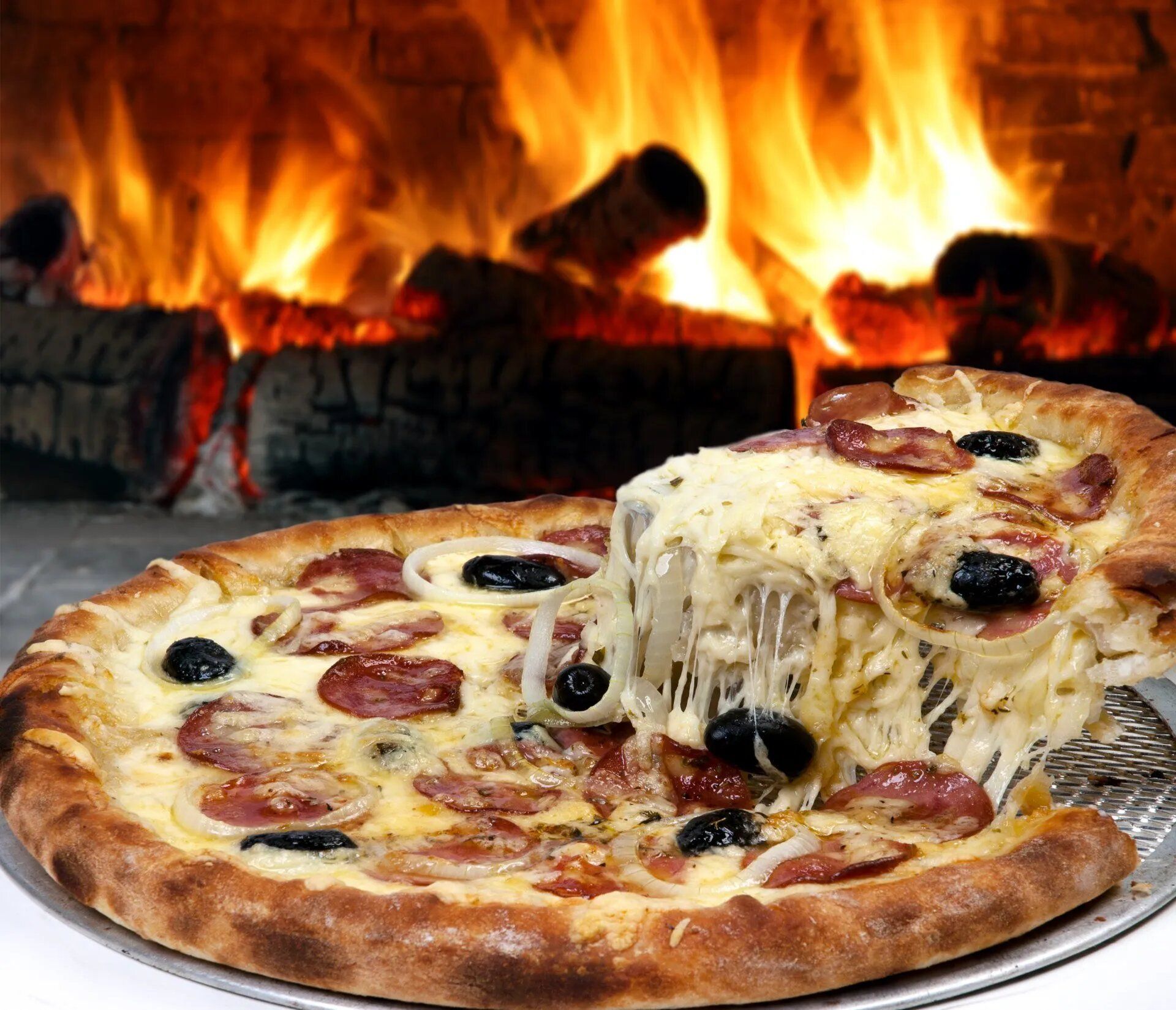 Pizza con salame