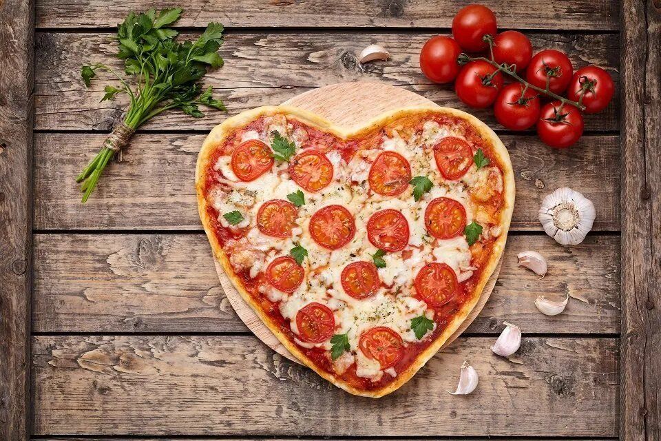 Pizza con pomodoro
