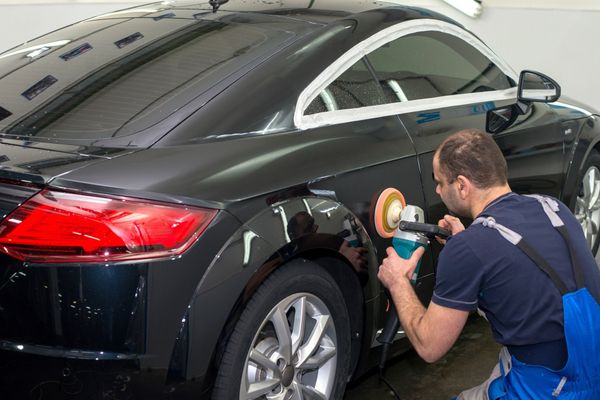 Servizio leva bolli per auto