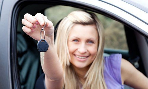 A woman holding car key