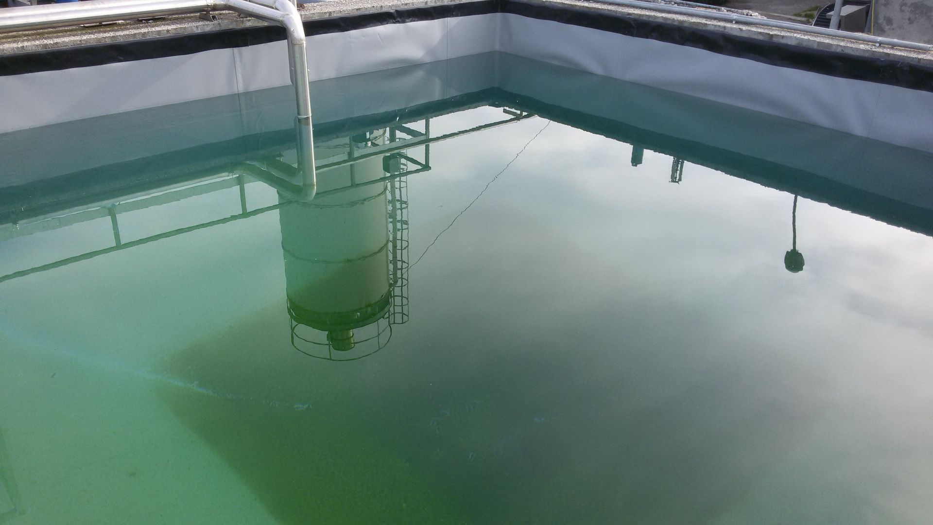 vasca esterna con acqua