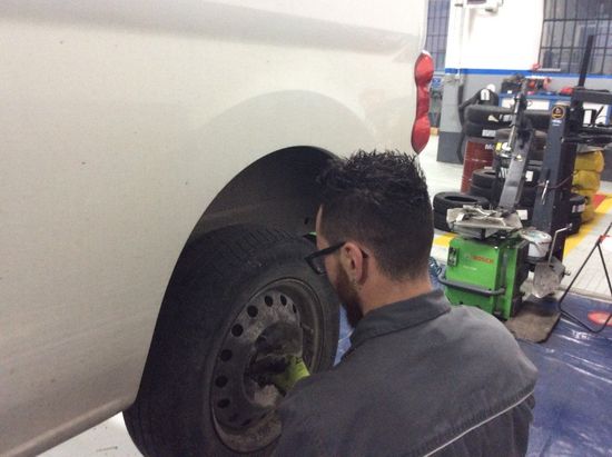 meccanico al lavoro