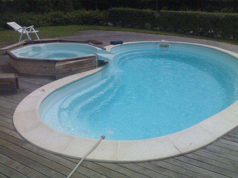 piscina adulti e bambini in vetroresina