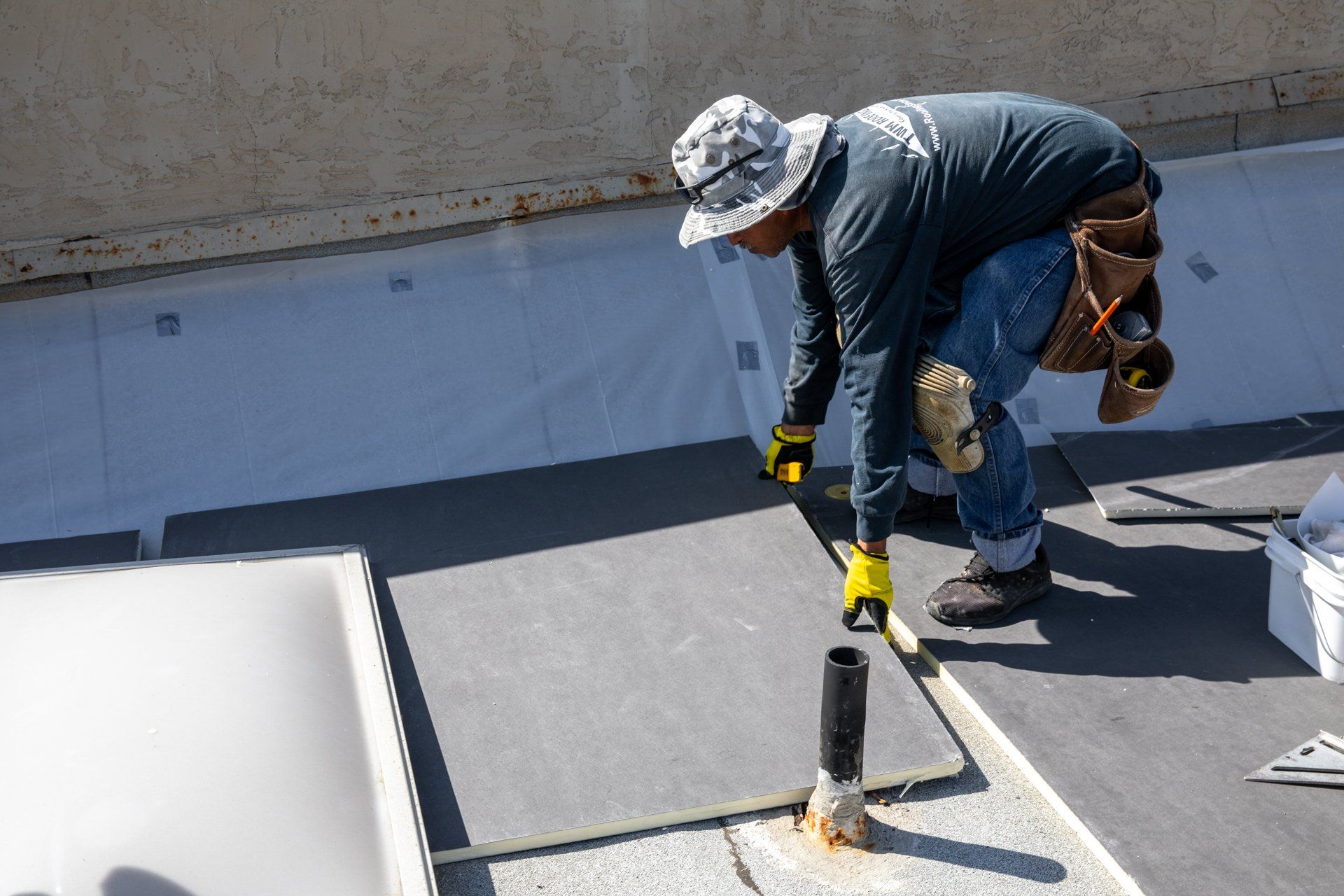 Man laying down flat roof Oceanside