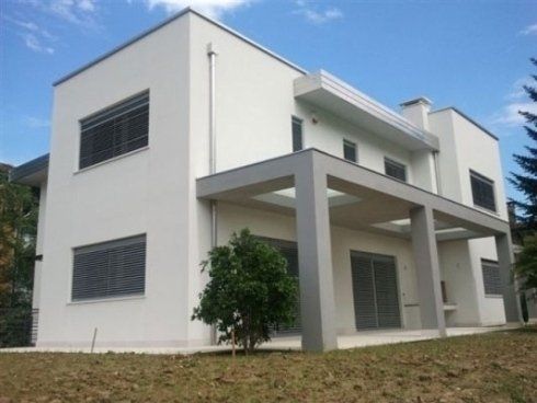 esterno di un palazzo bianco