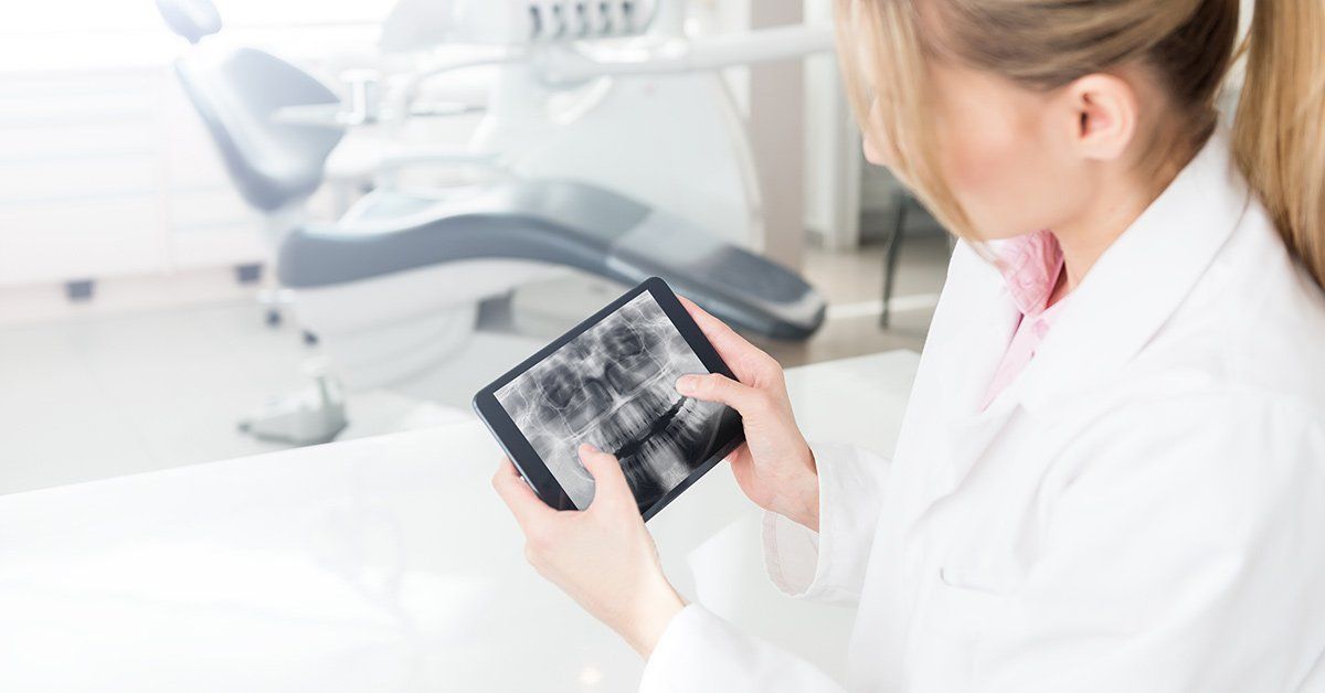 signs of dental implant failure