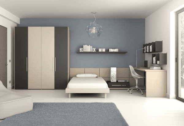 cameretta color legno chiaro e azzurro