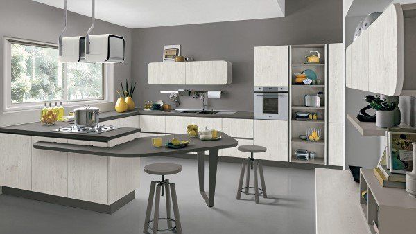 divano beige con cuscini a gorizia