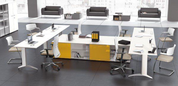 arredamento d'ufficio con inserti in giallo