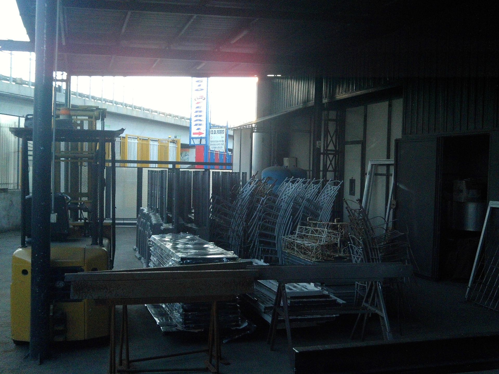 materiali in ferro nel magazzino - Verniciatura industriale - Napoli