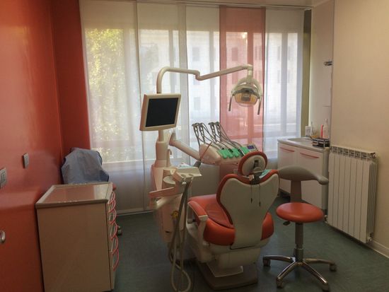 sala con poltrona del dentista