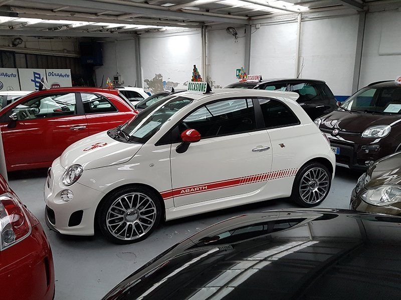 parco auto di una concessionaria