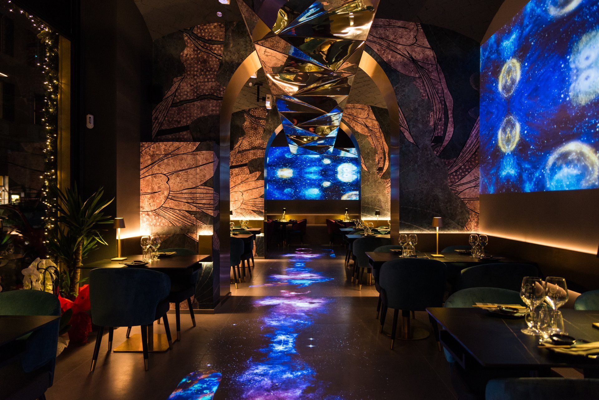 Interni del locale Mizu Sushi a Roma