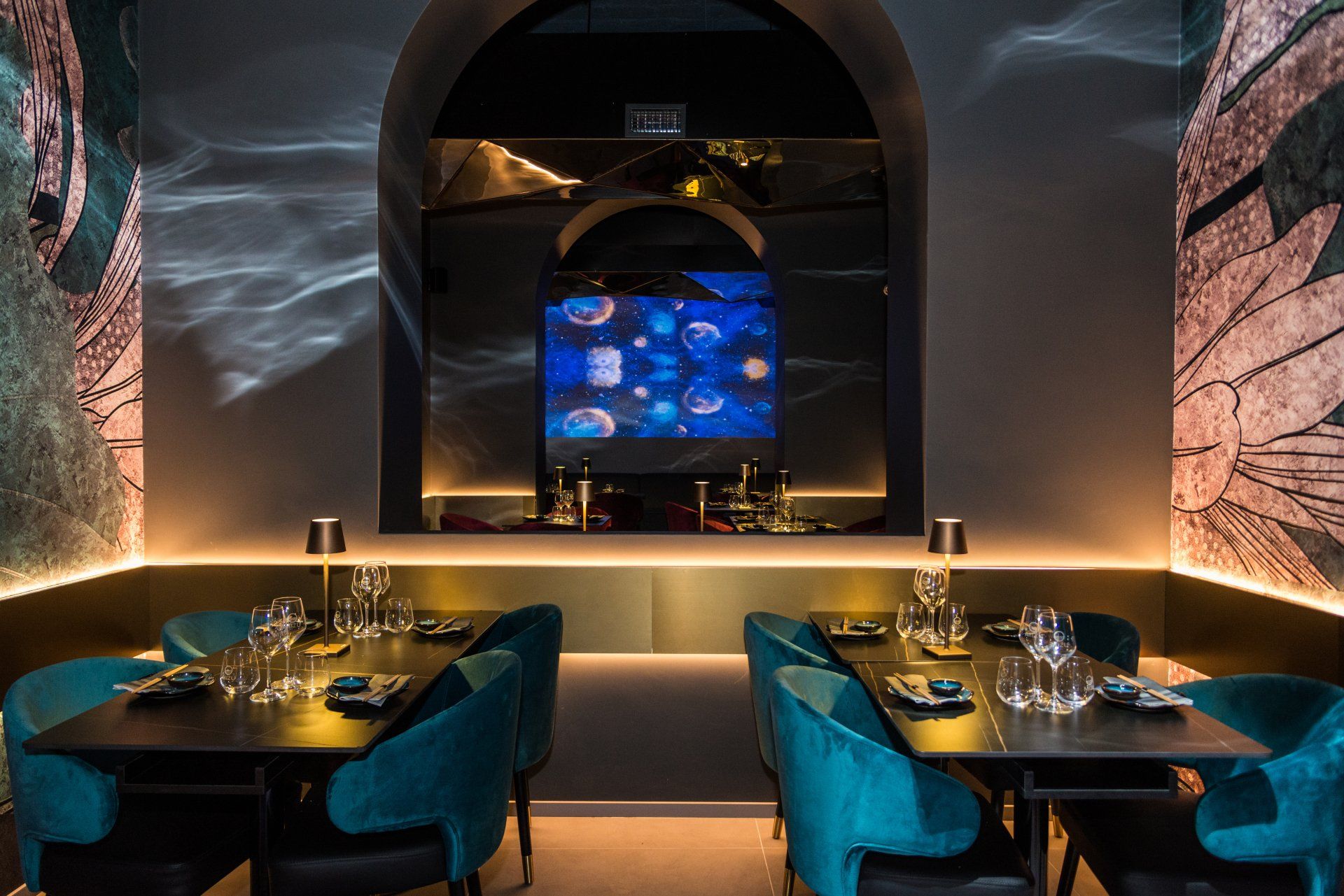 Interni del locale Mizu Sushi a Roma