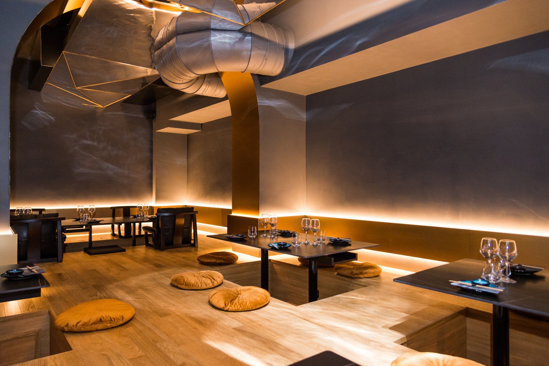 Interni del locale Mizu Sushi a Roma