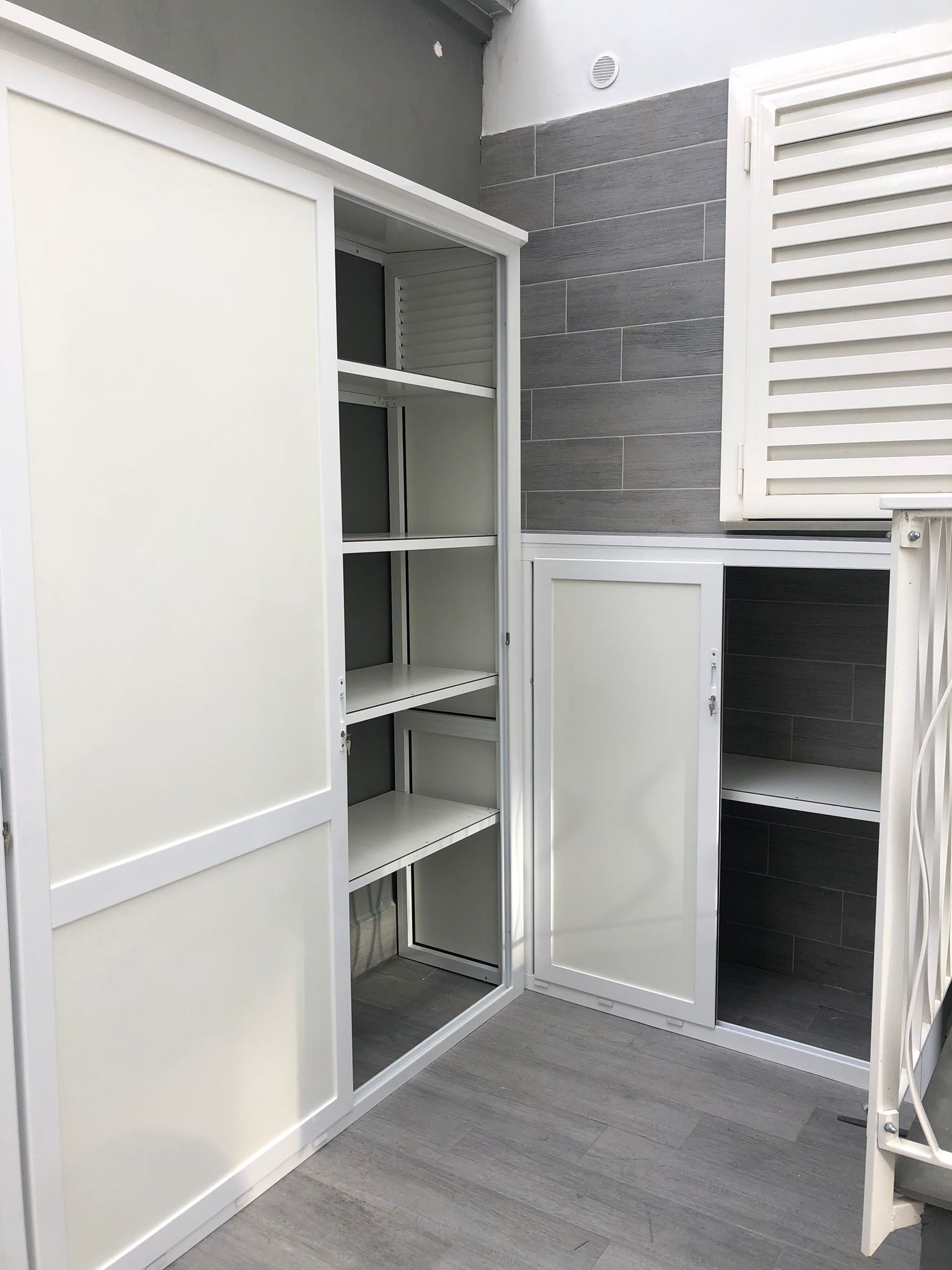 mobili in PVC